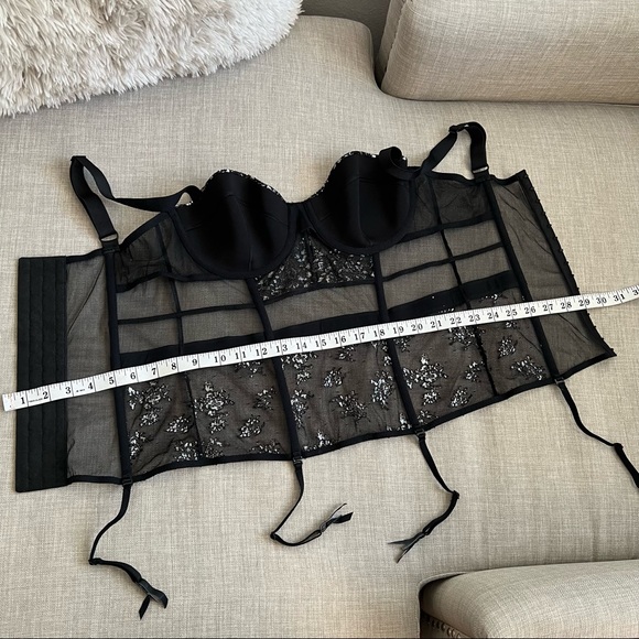 VICTORIA’S SECRET* Lace corset with silver details - Picture 10 of 10